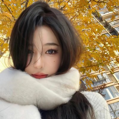 窗中女孩
